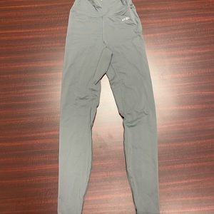 Gymshark leggings XS one small threading on the hip. See attached pic